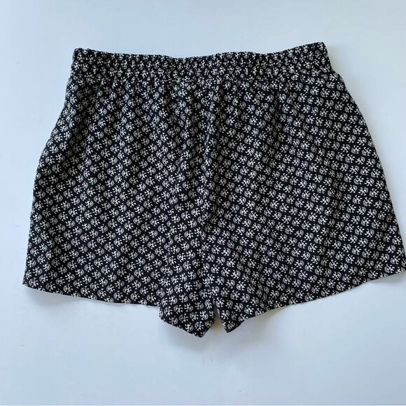 Bebop Women's Patterned Shorts Size Large Lightweight Black and White Boho - Picture 4 of 6